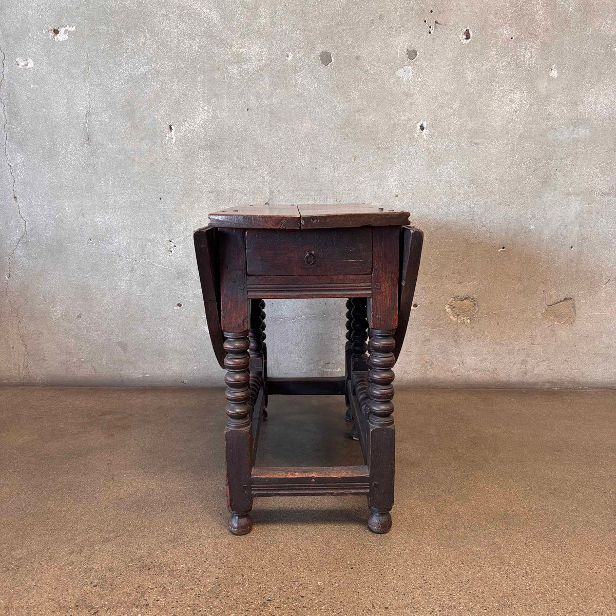 Antique Oval Drop Leaf Table w/Drawer