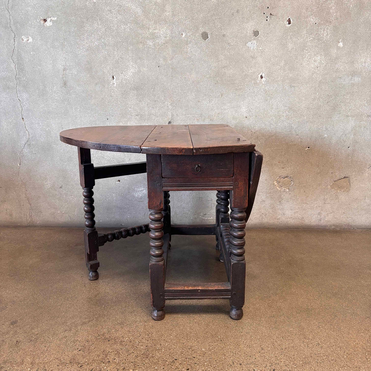 Antique Oval Drop Leaf Table w/Drawer