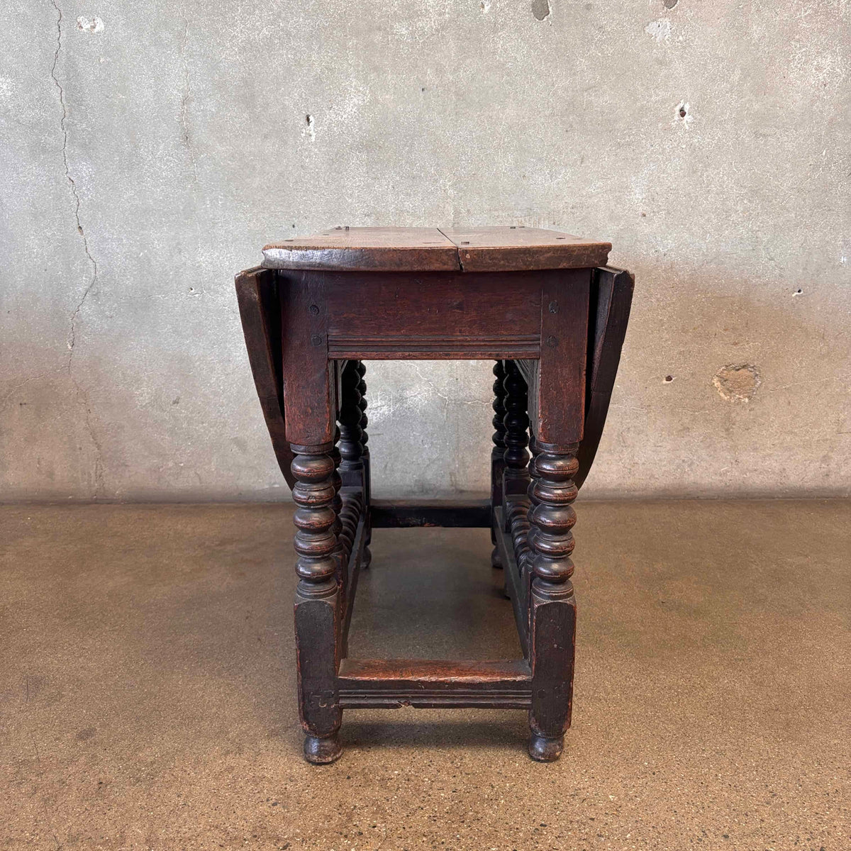 Antique Oval Drop Leaf Table w/Drawer