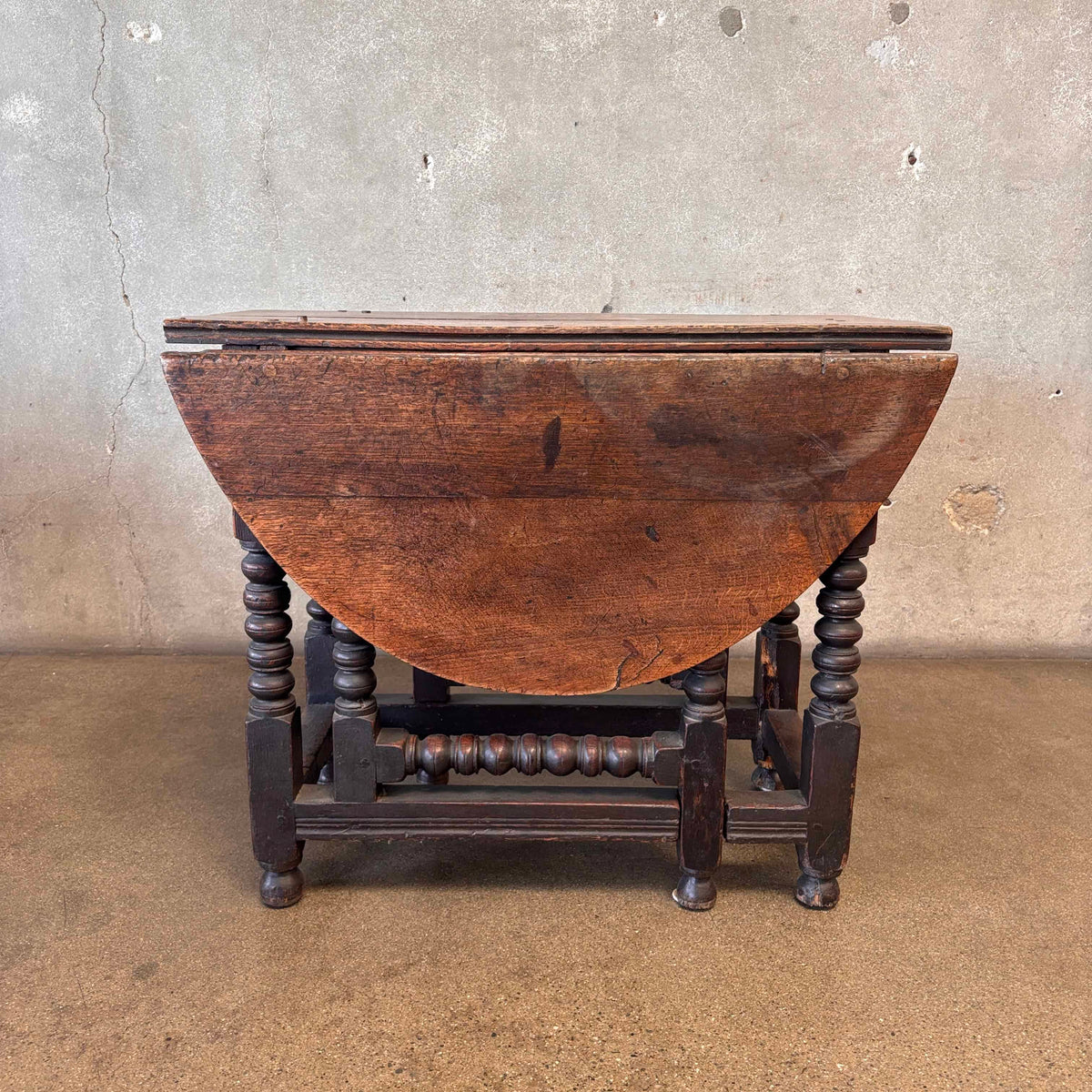 Antique Oval Drop Leaf Table w/Drawer