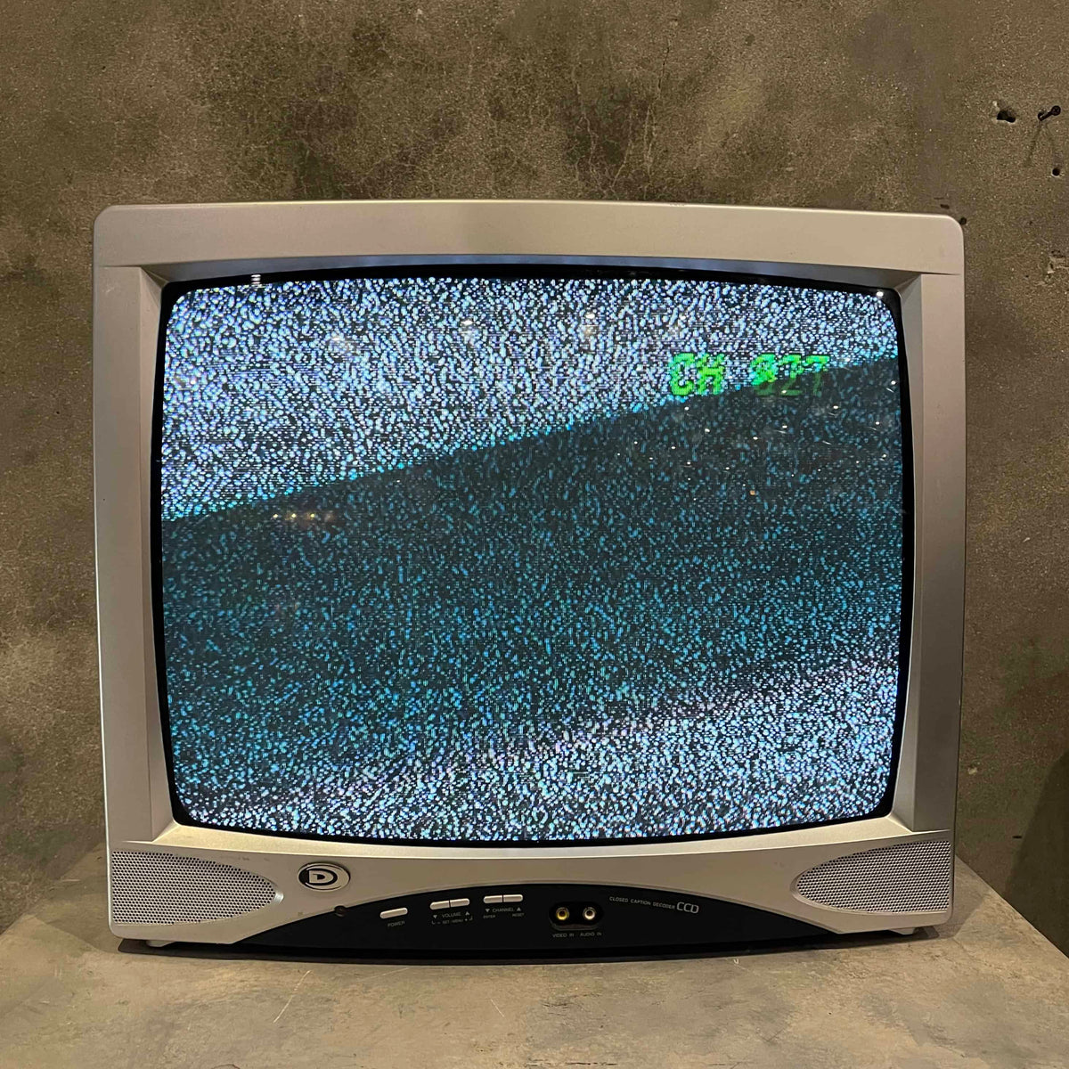 Retro Gaming Color T.V. (19")