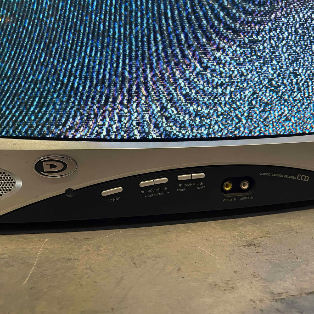 Retro Gaming Color T.V. (19")