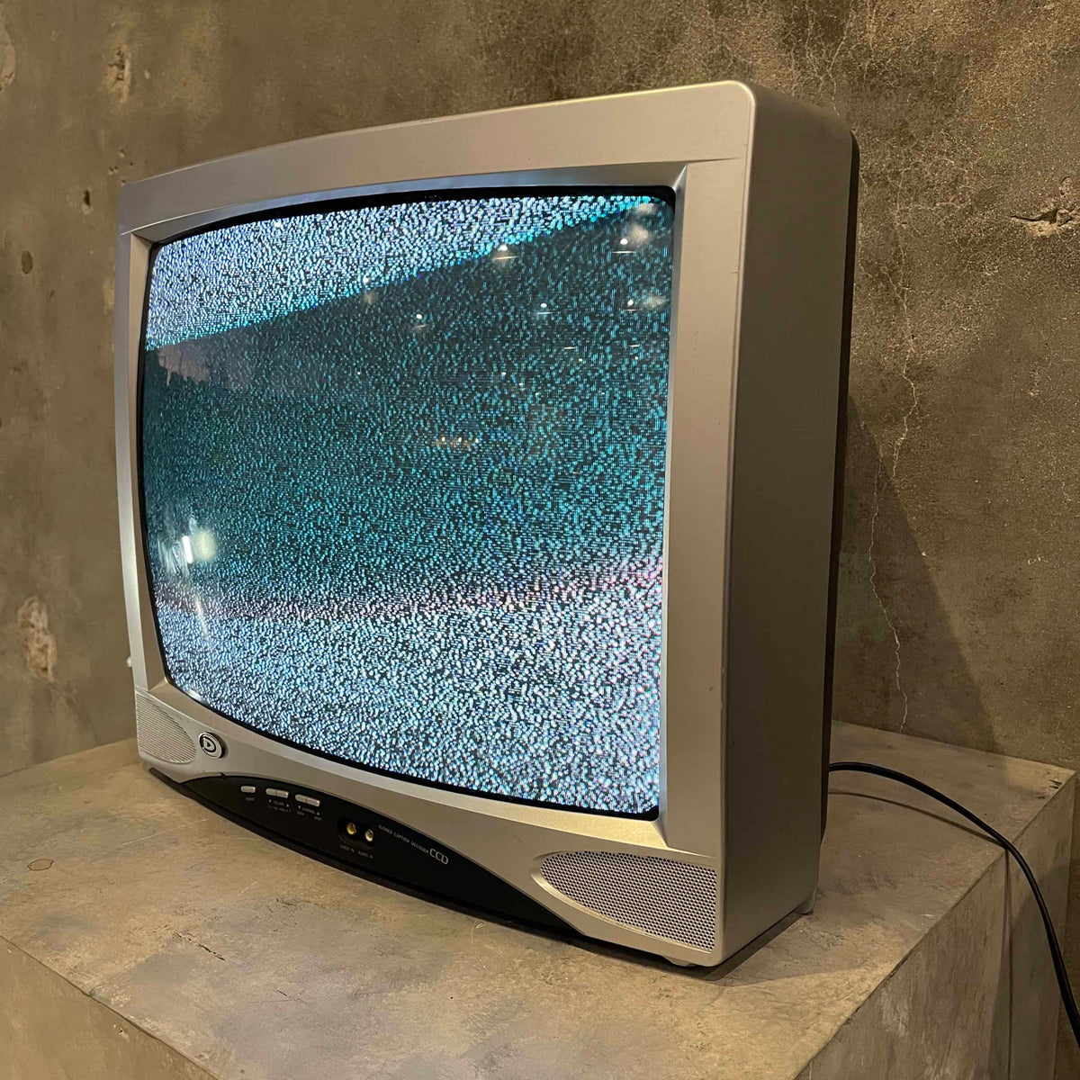 Retro Gaming Color T.V. (19")