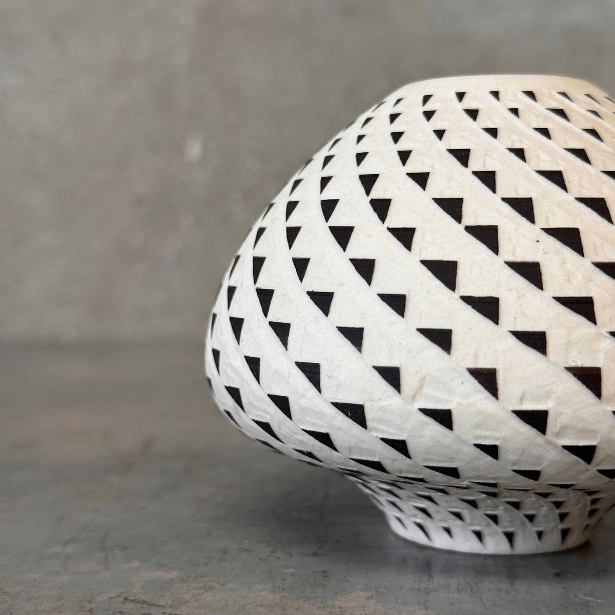 Leland Little Auctions Art Ceramic White & Black Vessel