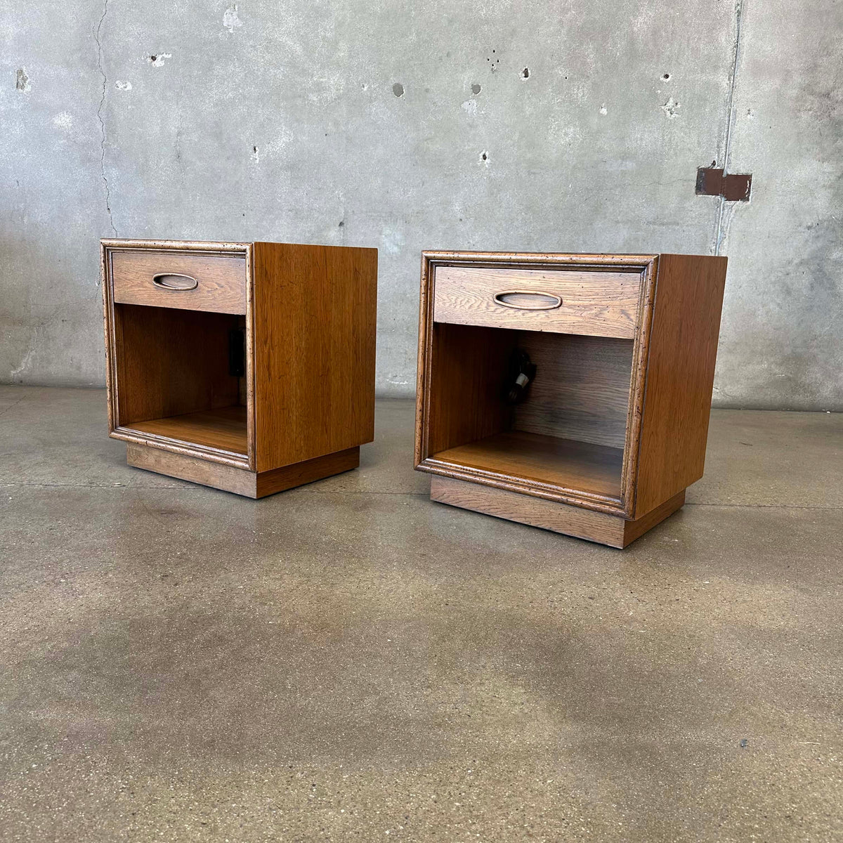 Vintage Henredon Circa 60' Nightstands w/ Original Lighting