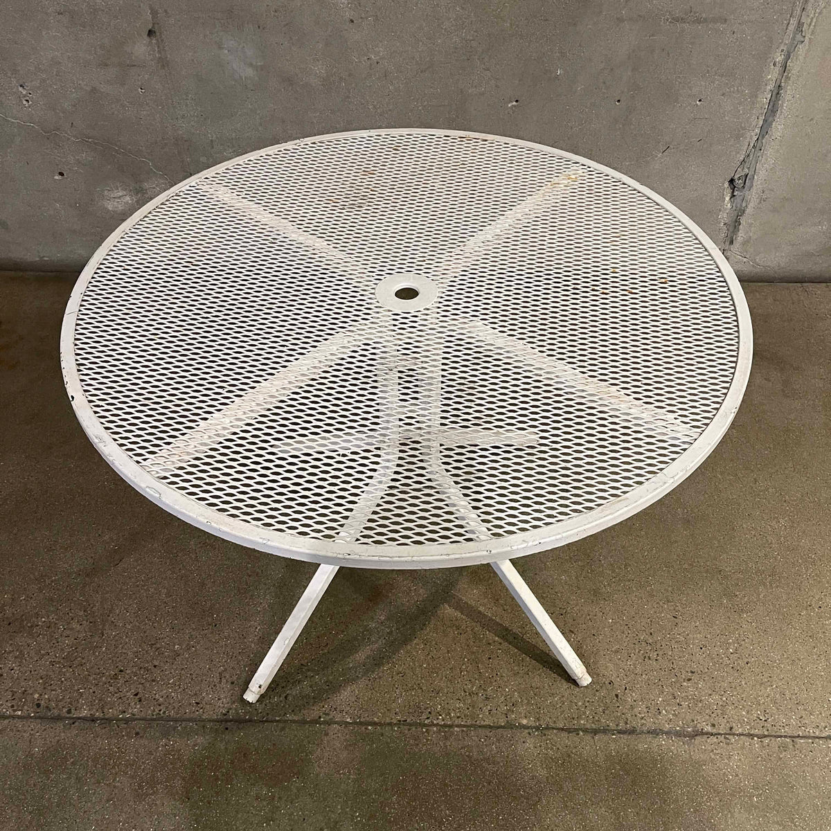 Mid Century Modern White Metal Patio Set