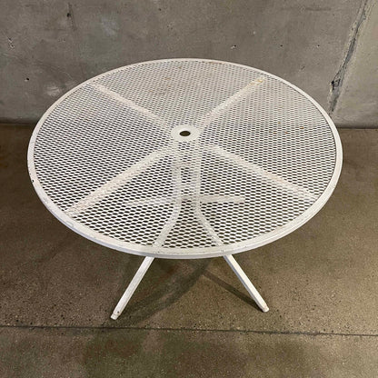 Mid Century Modern White Metal Patio Set