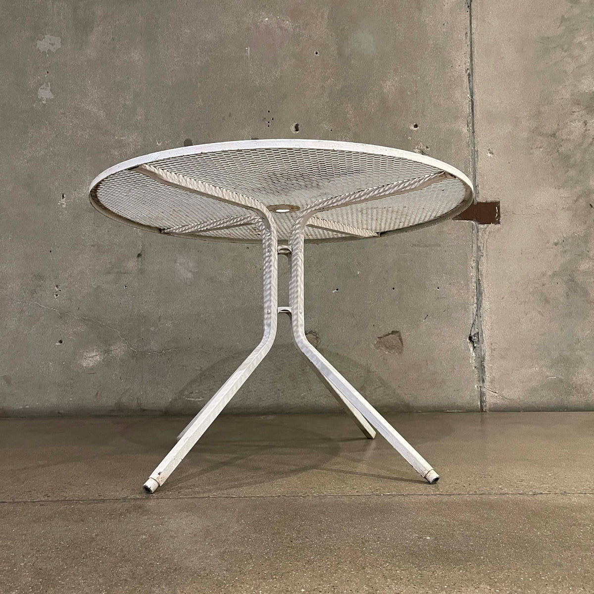 Mid Century Modern White Metal Patio Set