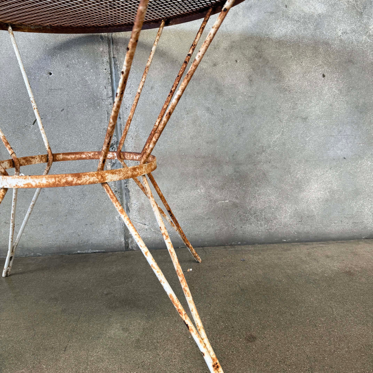 Small Iron Wire Mesh Patio Table #2