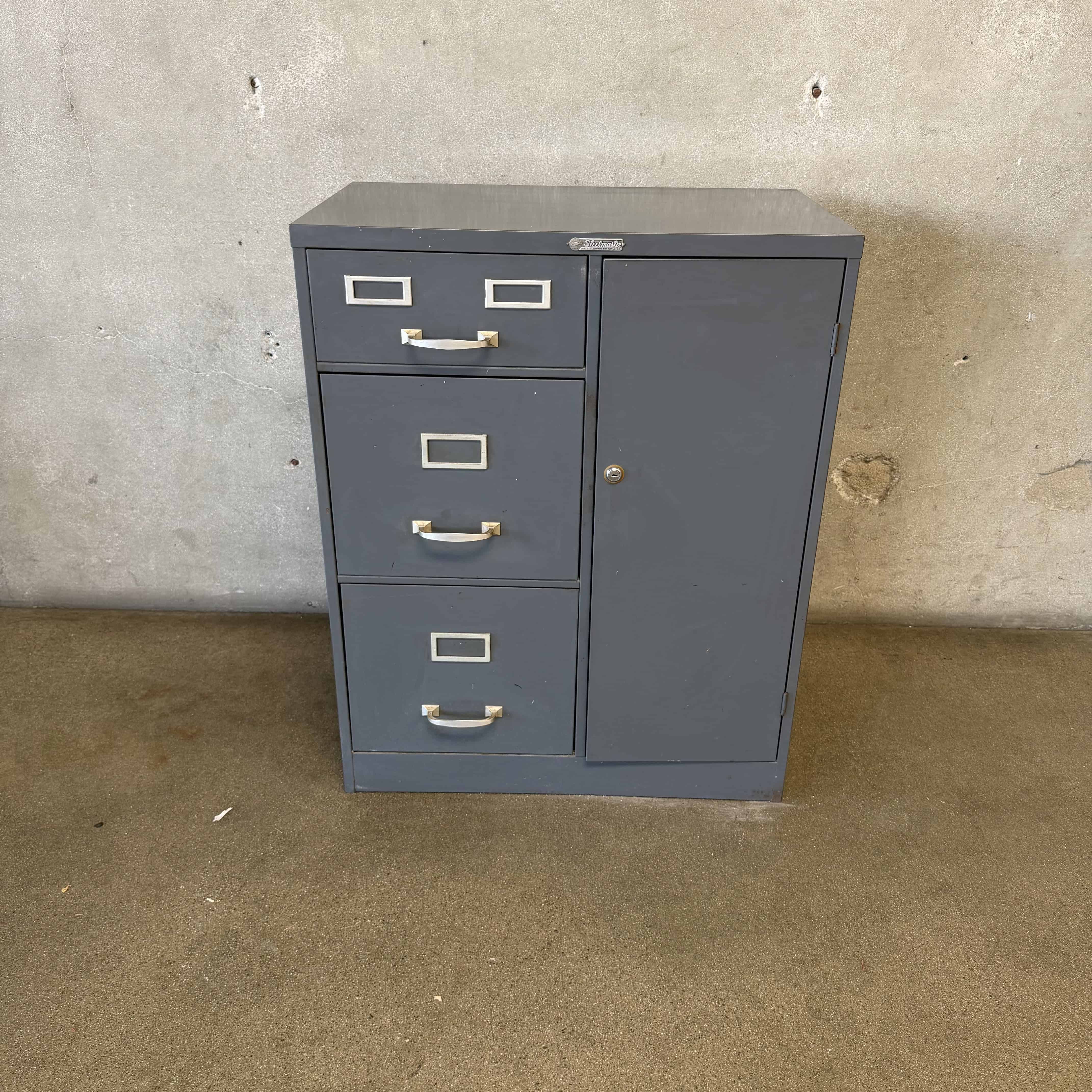 1940's Steelmaster All Metal Office Cabinet w/Keys 1940's Steelmaster All Metal Office Cabinet w/Keys