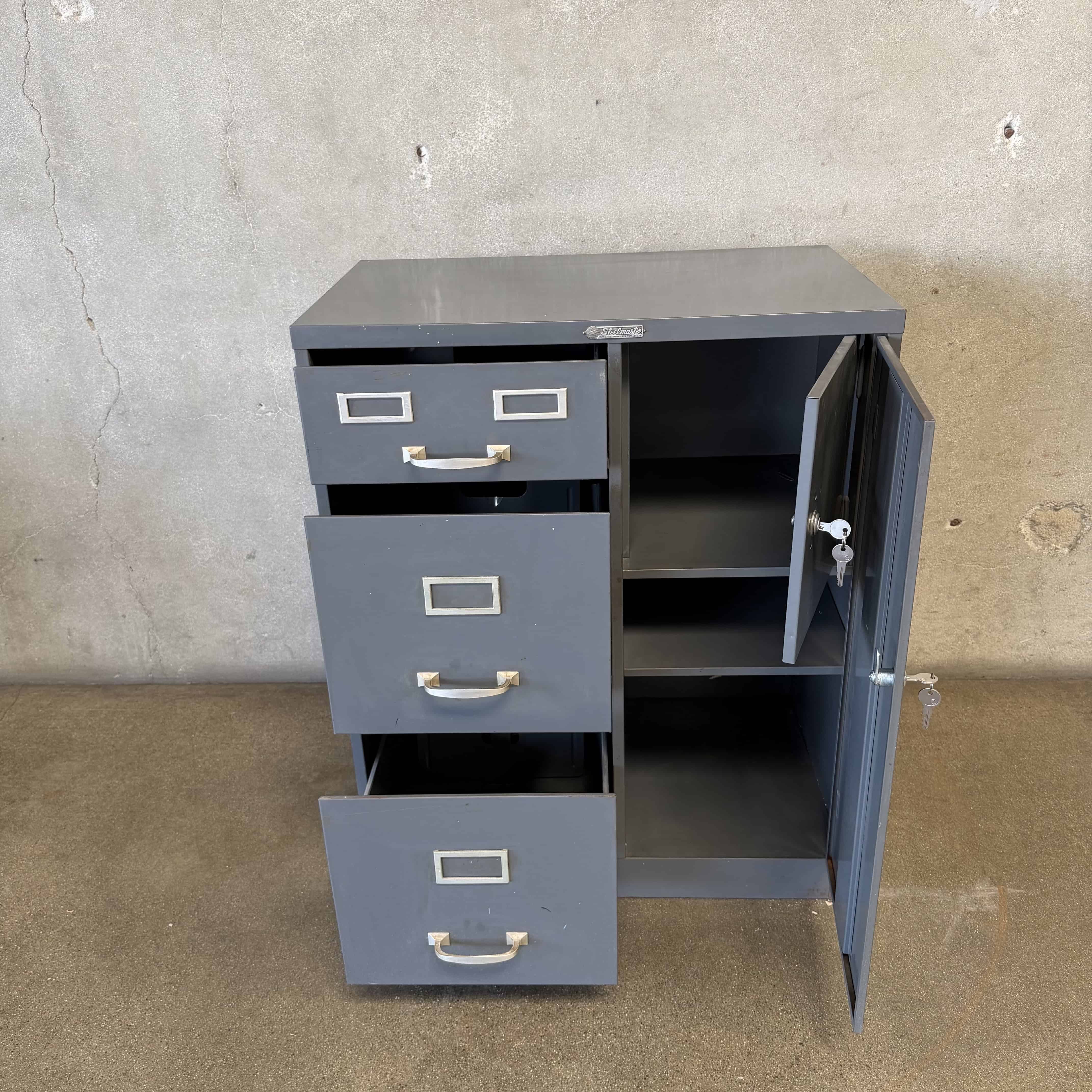 1940's Steelmaster All Metal Office Cabinet w/Keys 1940's Steelmaster All Metal Office Cabinet w/Keys