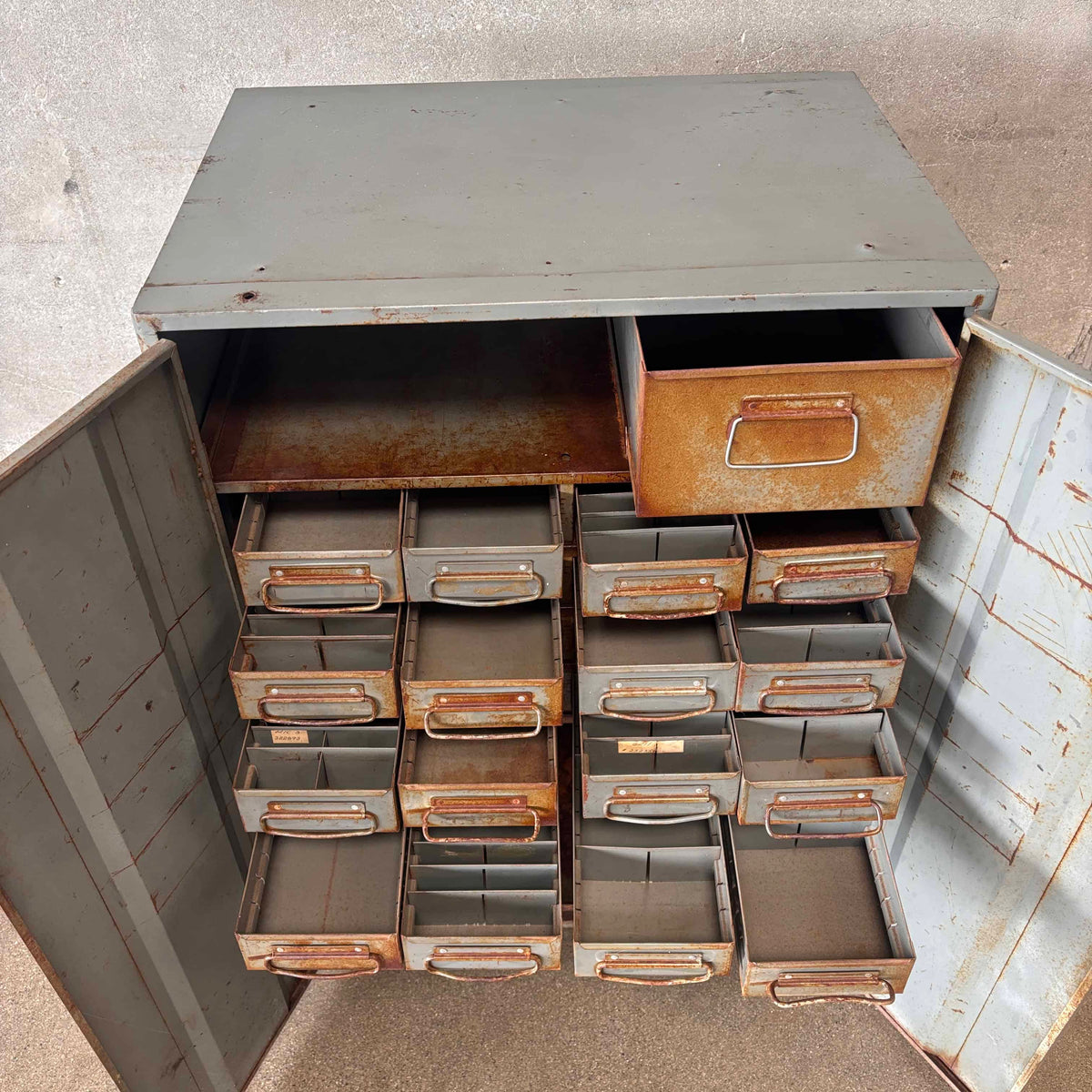 Industrial Storage Cabinet w/17 Drawers
