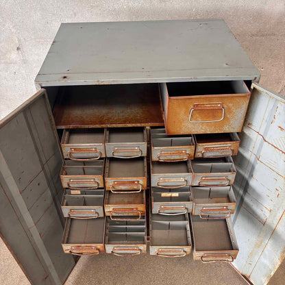 Industrial Storage Cabinet w/17 Drawers