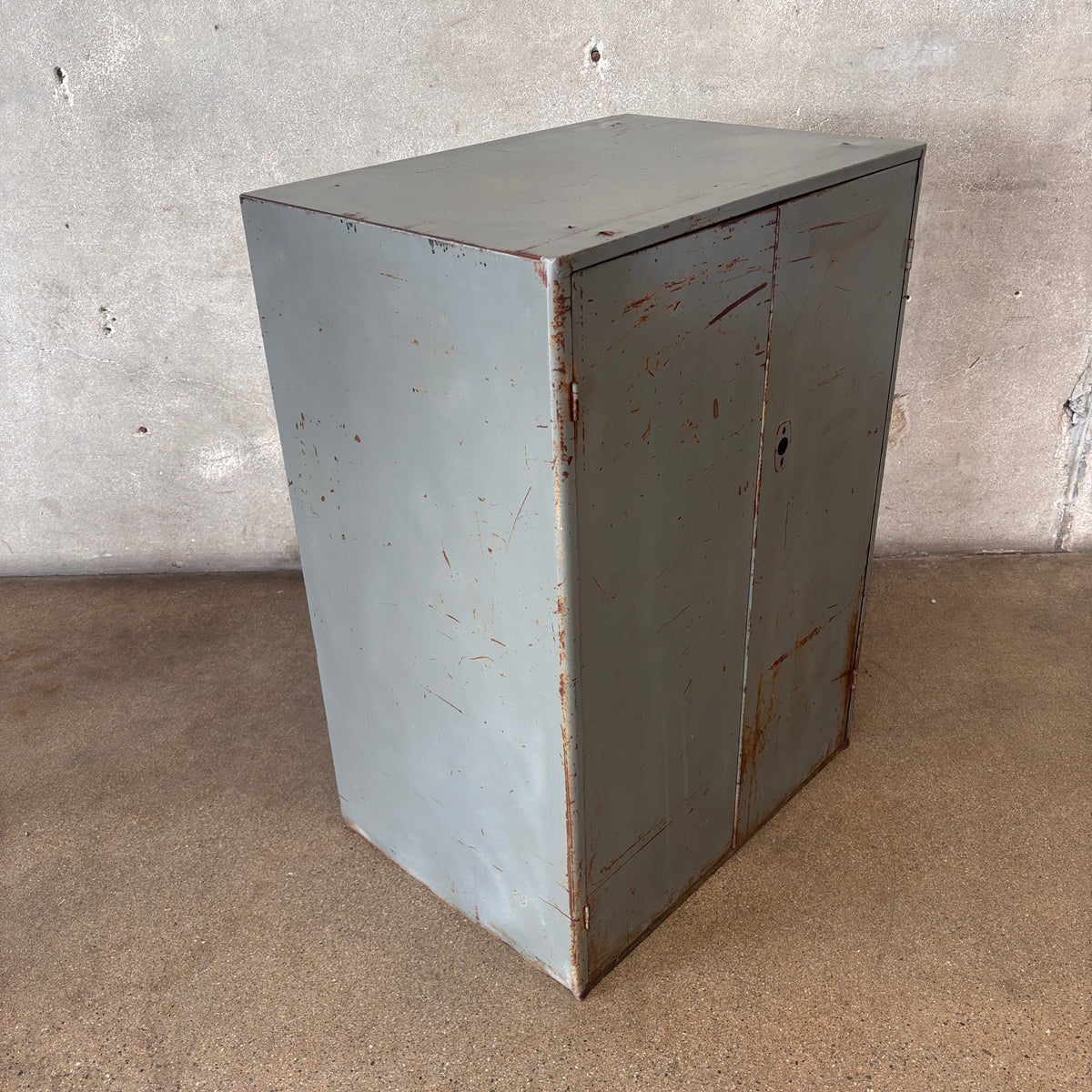 Industrial Storage Cabinet w/17 Drawers