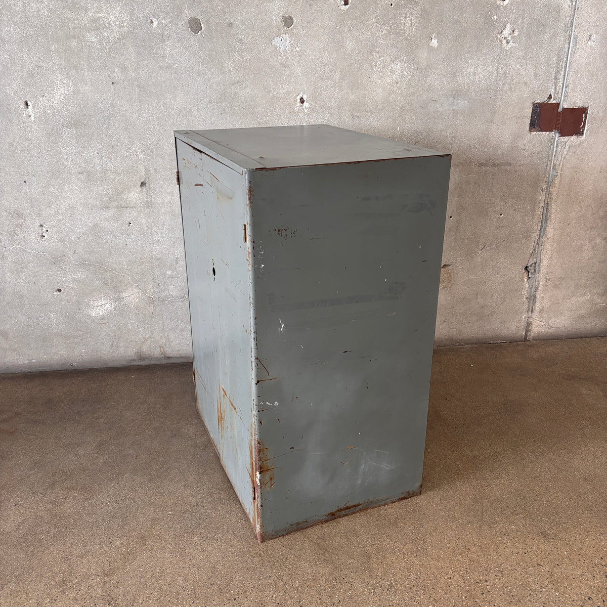 Industrial Storage Cabinet w/17 Drawers