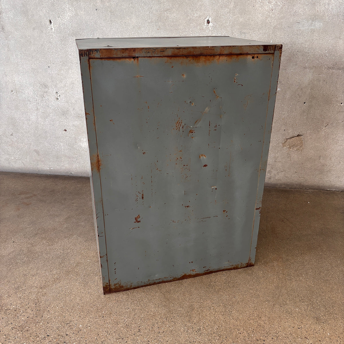 Industrial Storage Cabinet w/17 Drawers