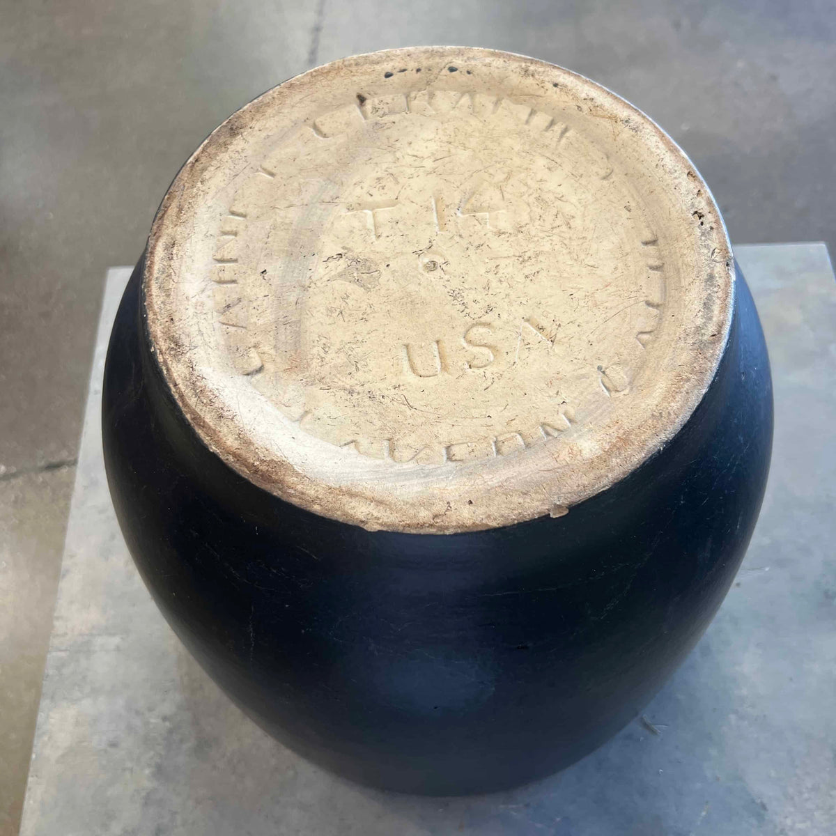 Vintage Gainey T-14 Matte Black Pot