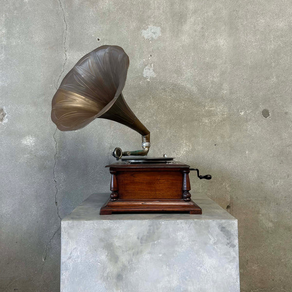 Vintage Gramophone (Works)