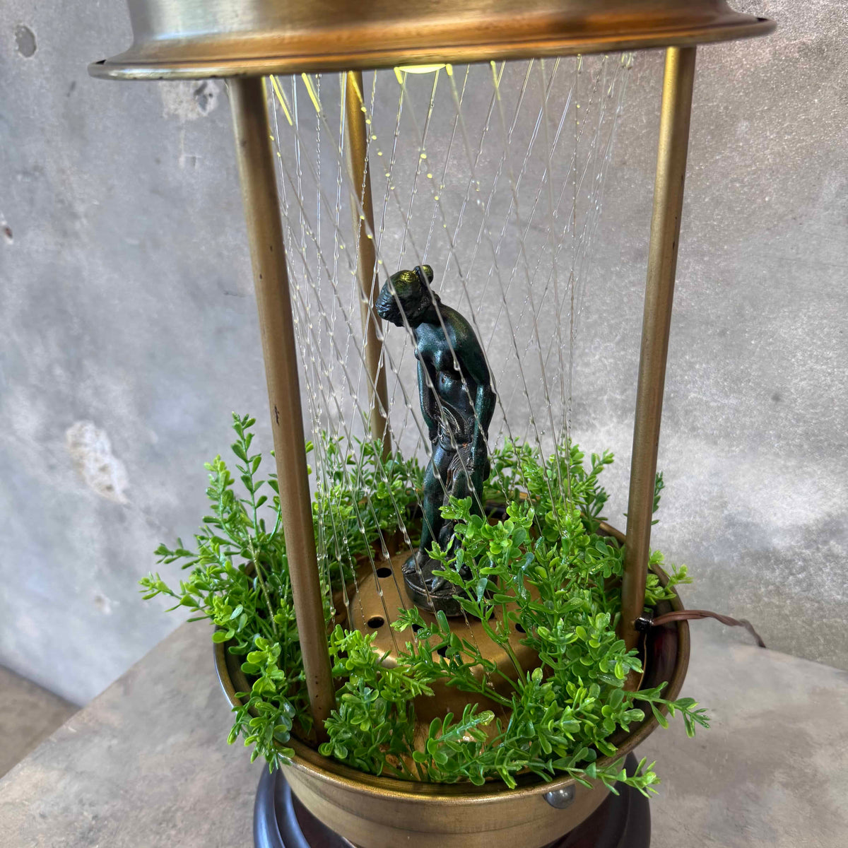 Late 60's Oil Rain Lamp with Muse - Rare Table Top Lamp Model