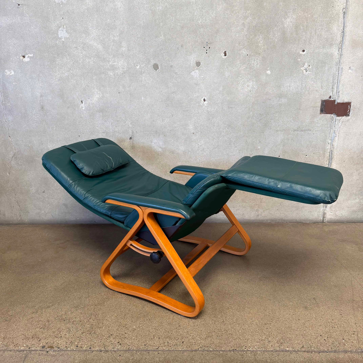 Vintage Green Leather Nepsco Backsaver Zero Gravity Lounge Chair
