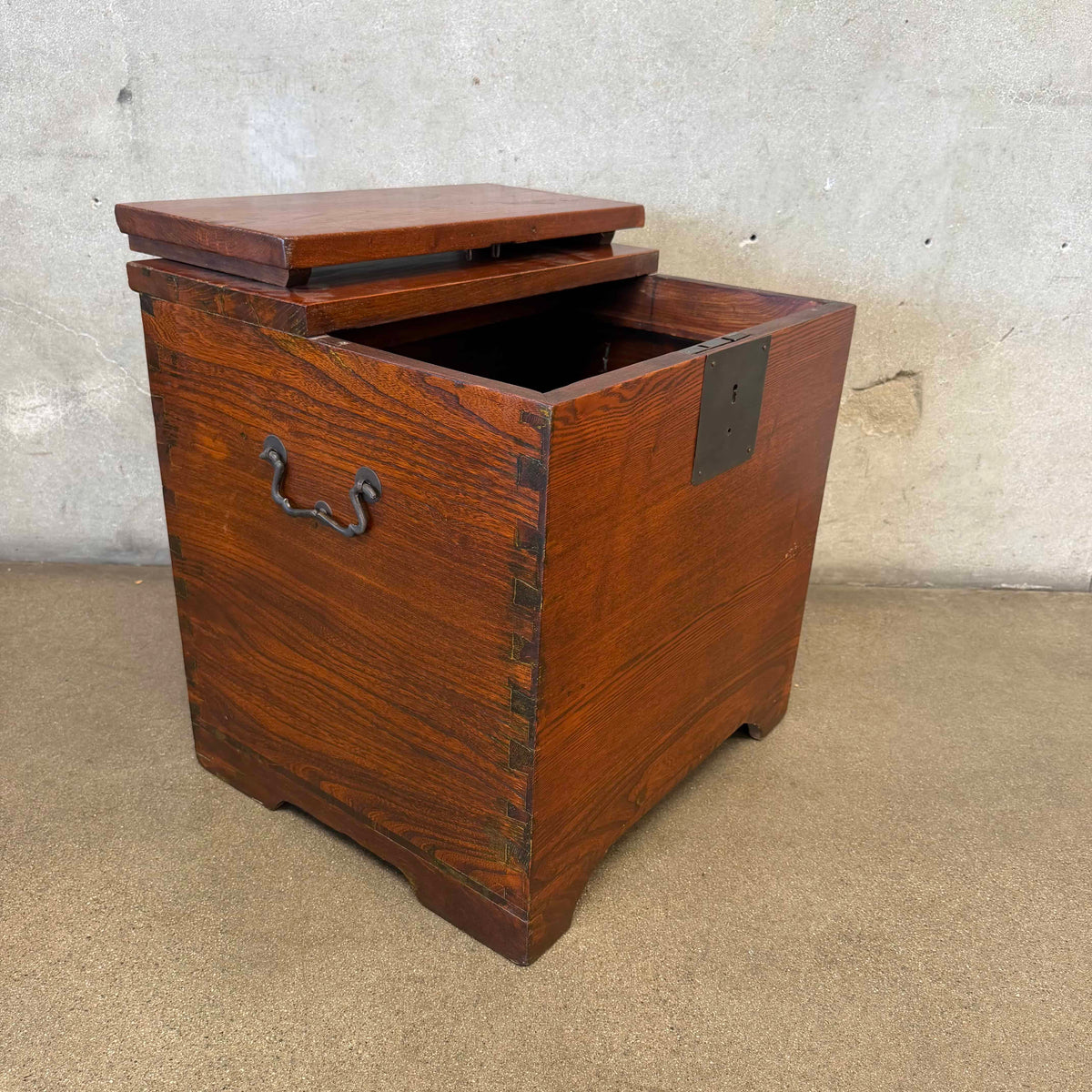 Japanese Style Storage Cube Accent Table