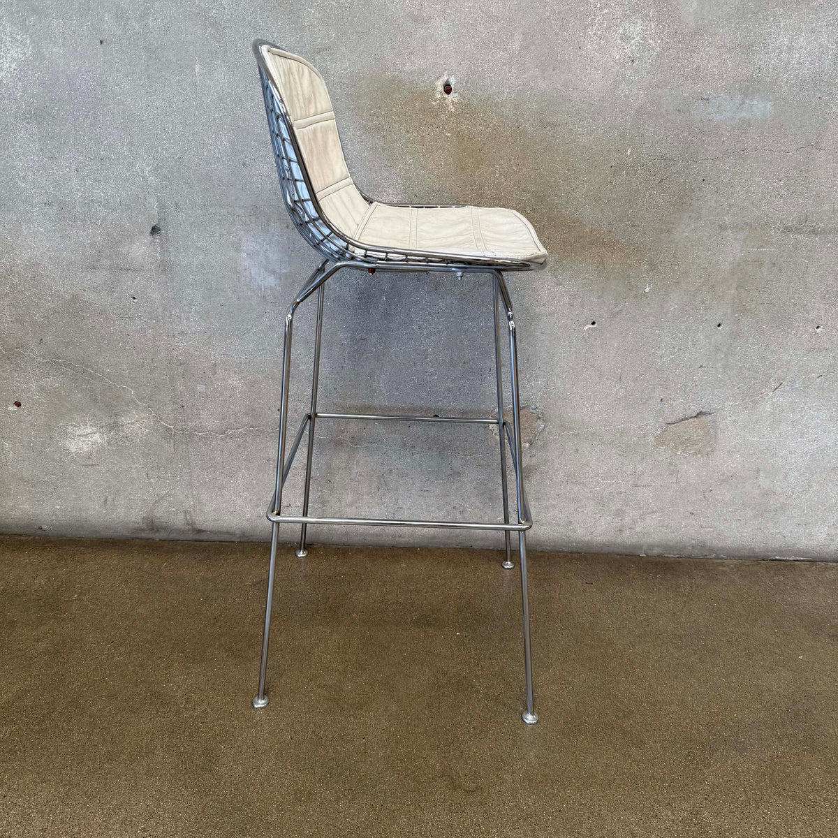 Mid Century Modern Wire Metal Bar Stool in the Style of Harry Bertoia