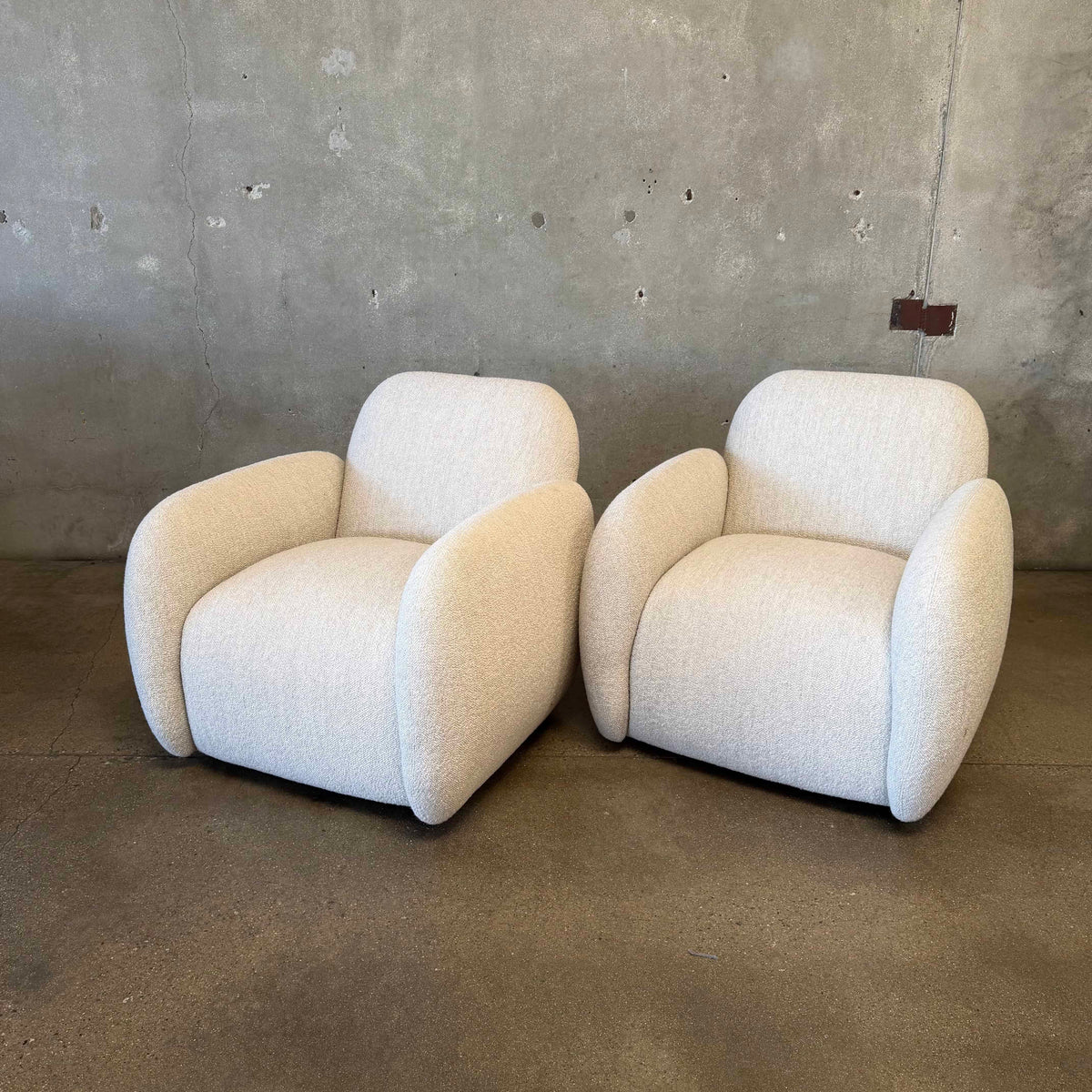 Pair of Vereien Modernist Swivel Chairs in Ivory Boucle