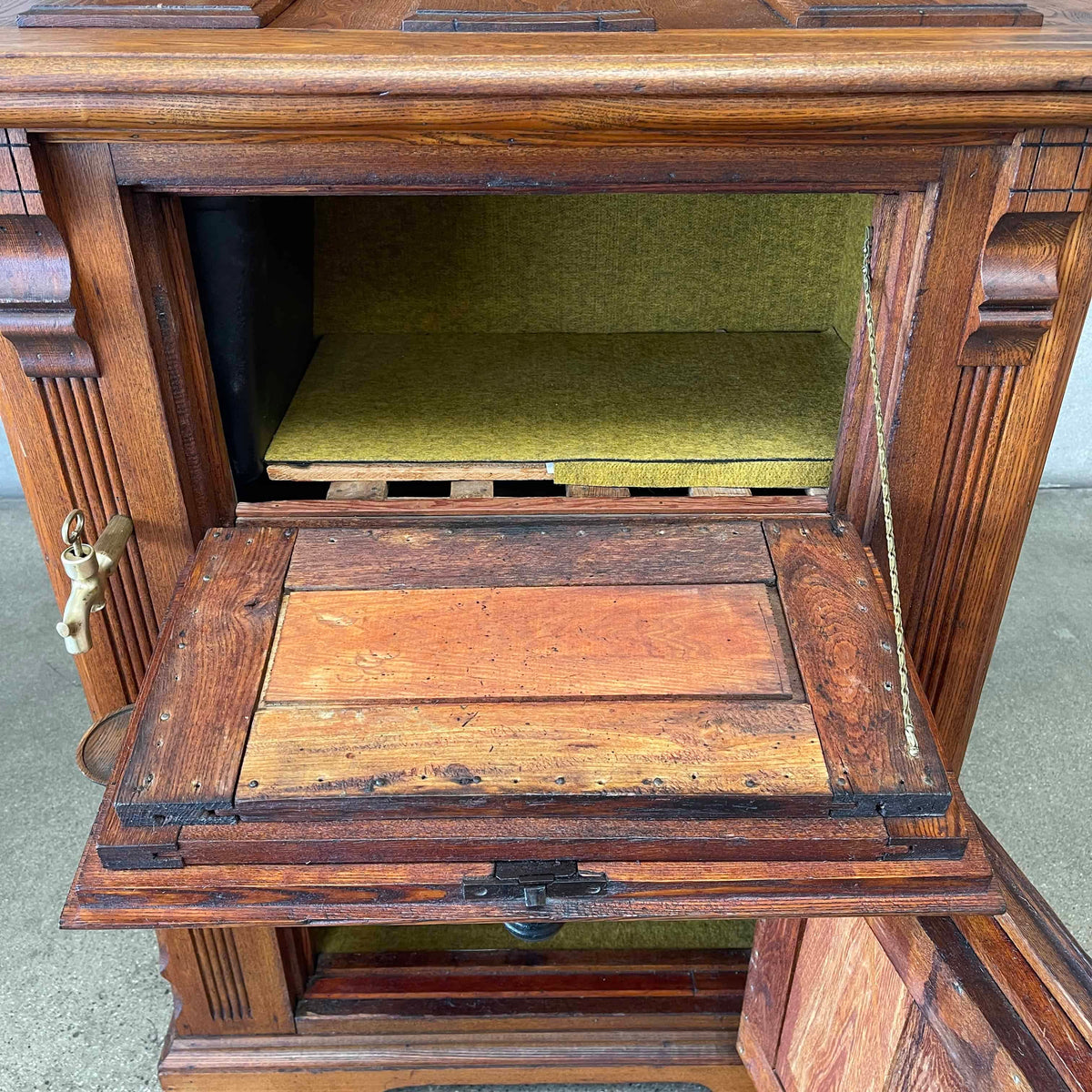 Antique "Ice Berg Chief" Oakwood Icebox