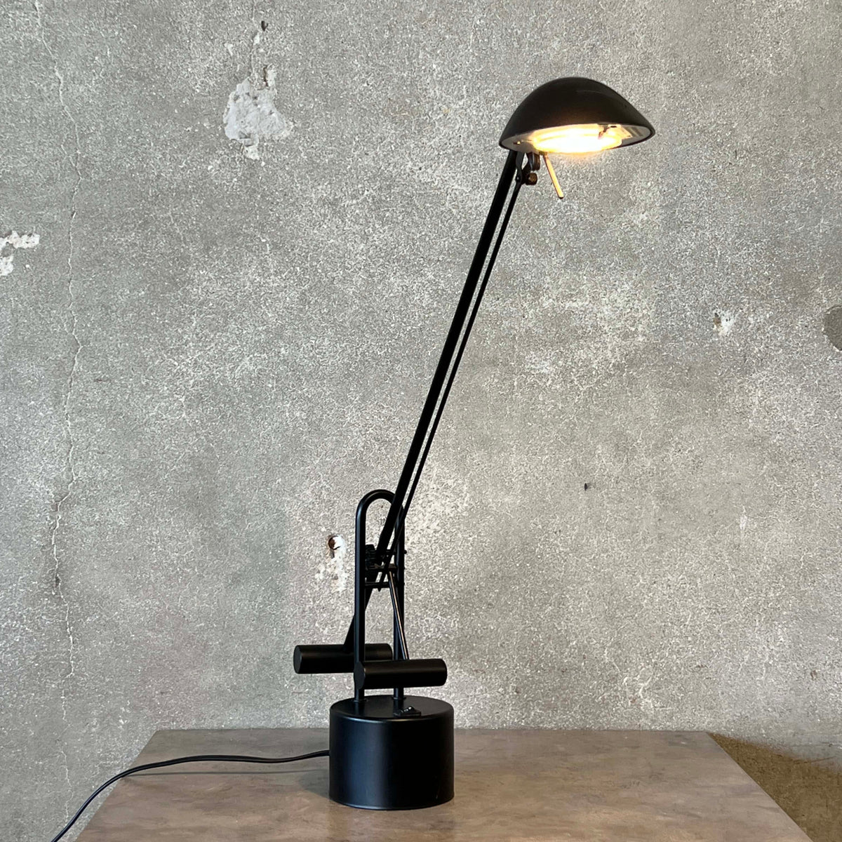 Vintage Adjustable Post Modern Black Desk Lamp