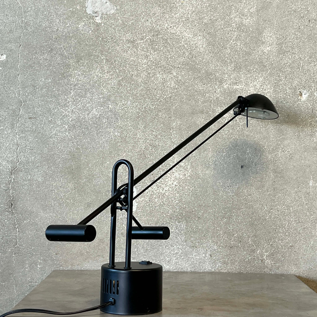 Vintage Adjustable Post Modern Black Desk Lamp