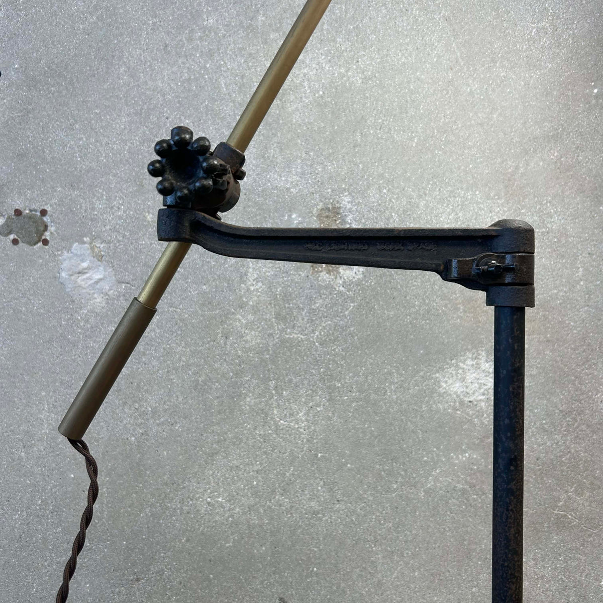 Industrial Articulated Desk Lamp - Adjustable Arms