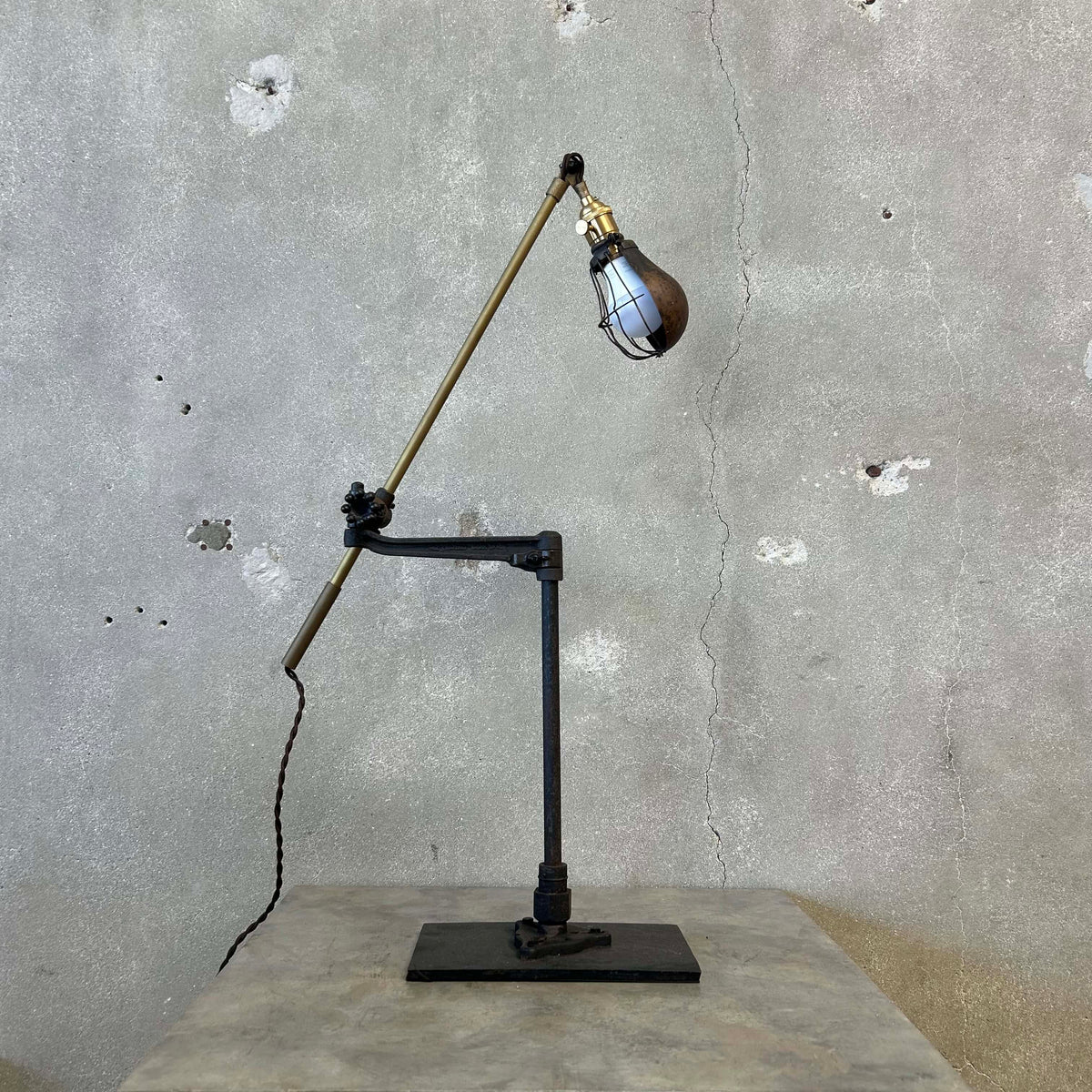 Industrial Articulated Desk Lamp - Adjustable Arms