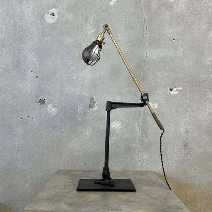 Industrial Articulated Desk Lamp - Adjustable Arms