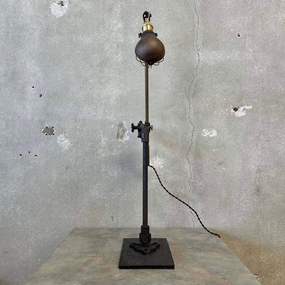 Industrial Articulated Desk Lamp - Adjustable Arms