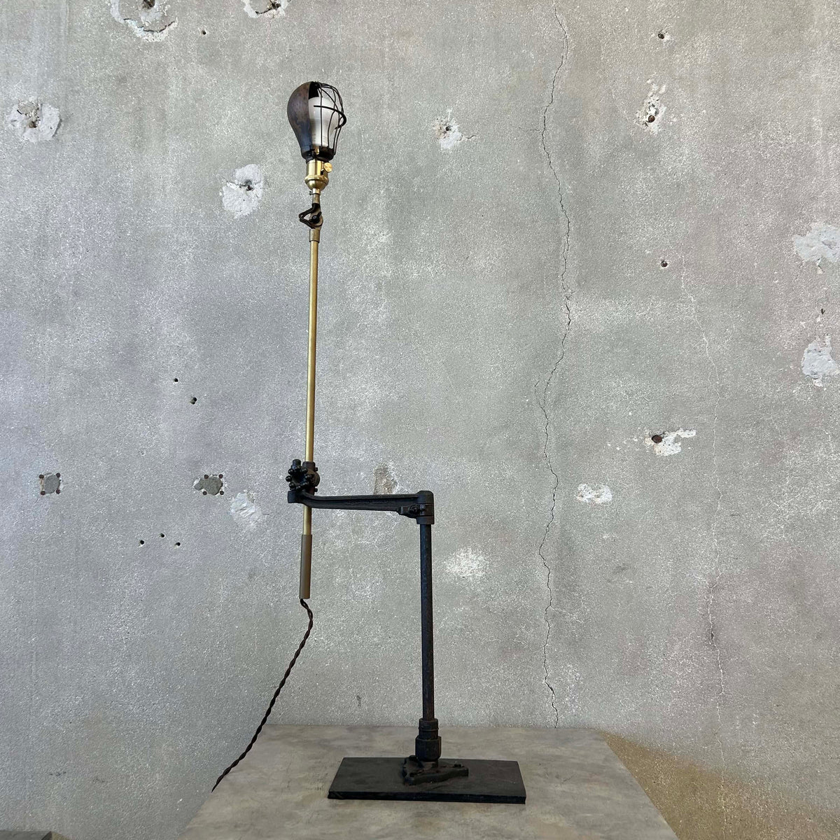 Industrial Articulated Desk Lamp - Adjustable Arms
