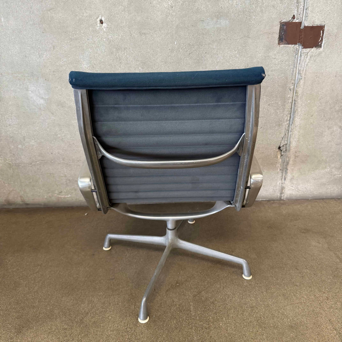 1980 Herman Miller Eames Aluminum Group Office Chair #1