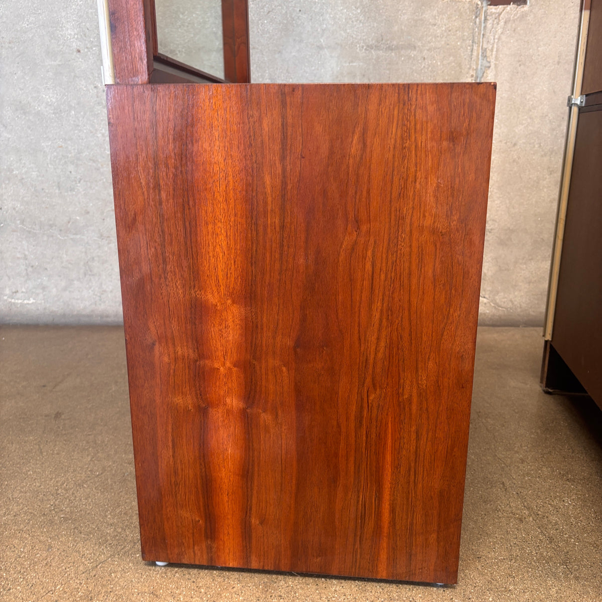 Pair of Mid Century Modern Dillingham Night/Vanity Stand With Mirrors