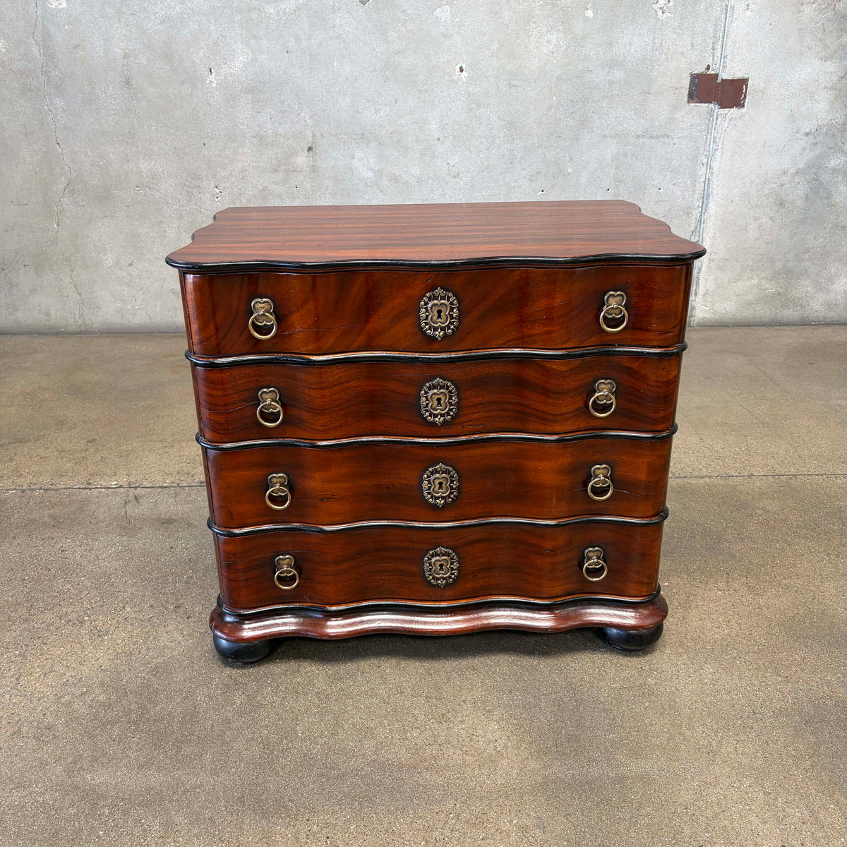 Alfonso Marina Chest