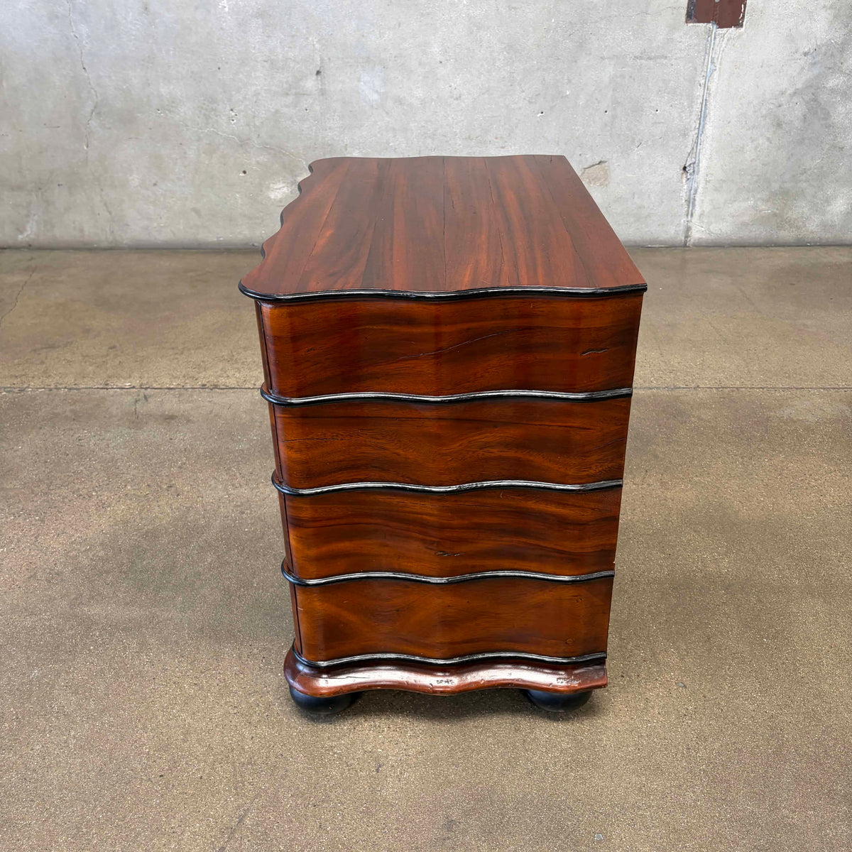 Alfonso Marina Chest
