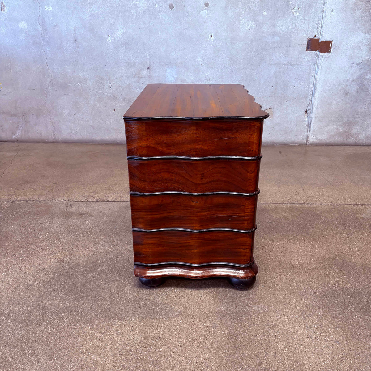 Alfonso Marina Chest