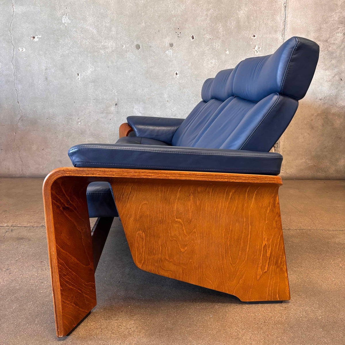 Ekomes Stress less Pegasus Blue Leather Recliner Sofa - Norway