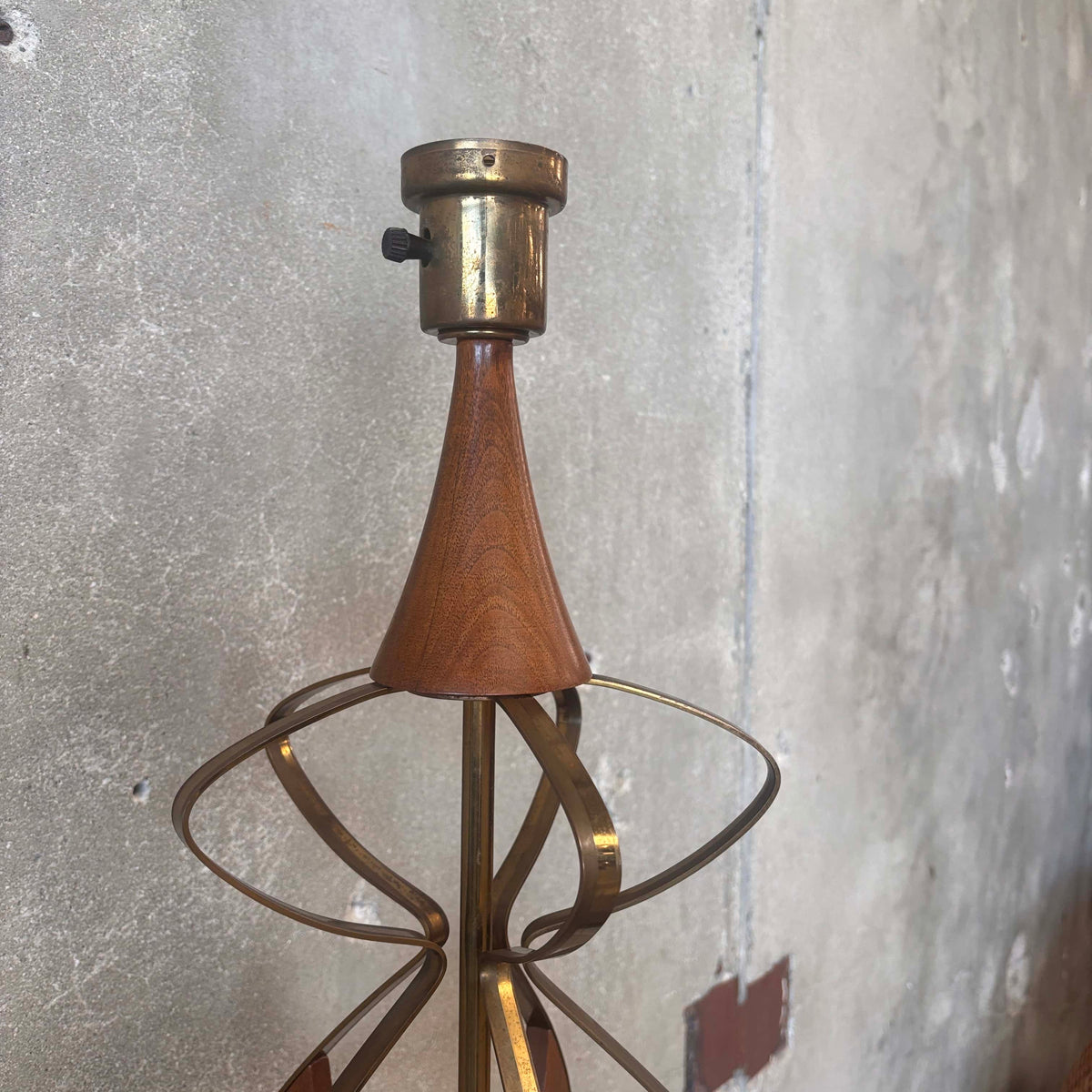 Vintage Atomic/ Mid Century Modern Walnut Lamp