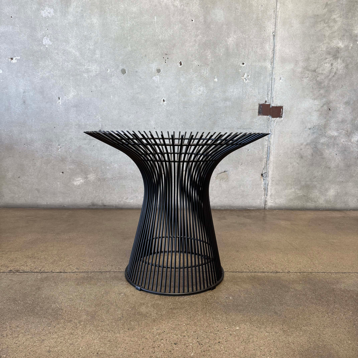 Warren Planter Style Dining Table With Smoked Glass Top