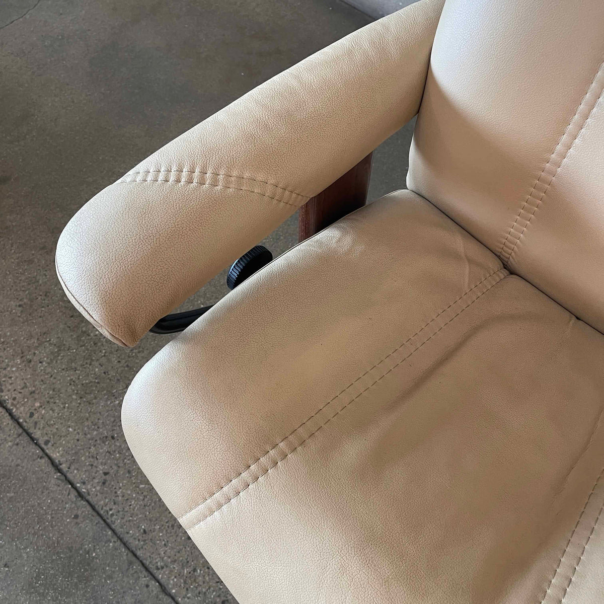 Ekornes Stressless Consul Leather Recliner Chair