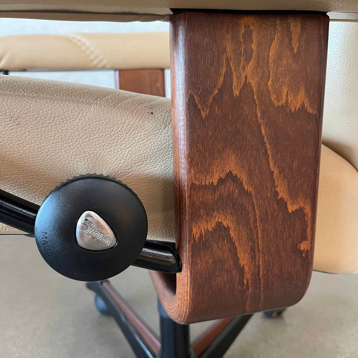 Ekornes Stressless Consul Leather Recliner Chair