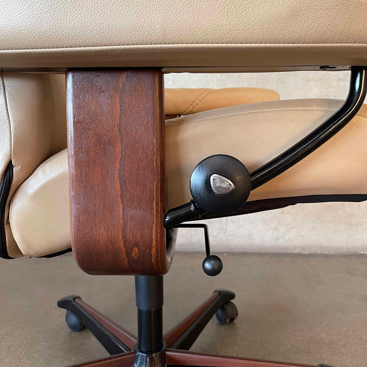 Ekornes Stressless Consul Leather Recliner Chair