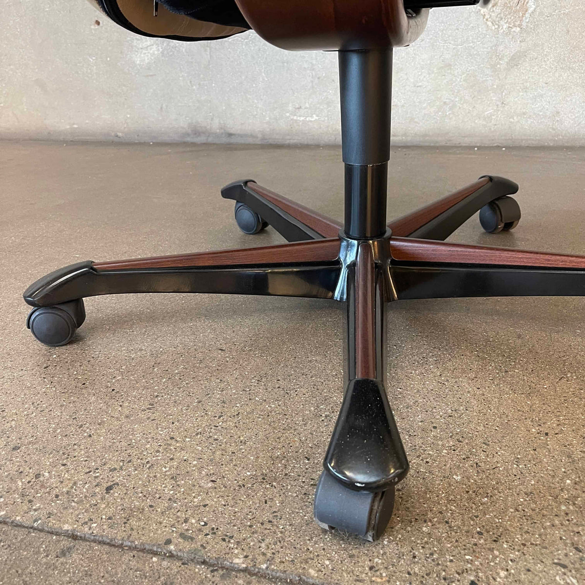 Ekornes Stressless Consul Leather Recliner Chair