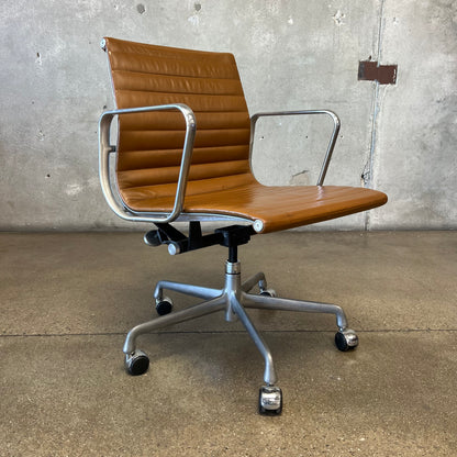 Eames Ea 335 Aluminum Group Desk Chair