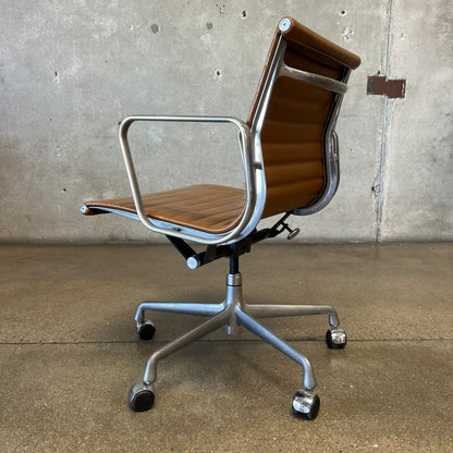 Eames Ea 335 Aluminum Group Desk Chair