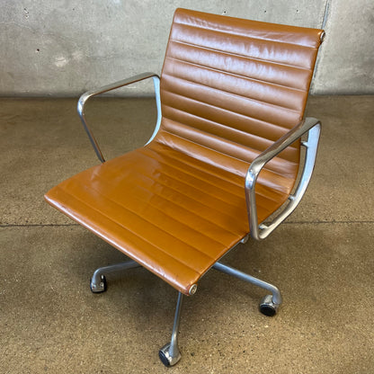 Eames Ea 335 Aluminum Group Desk Chair